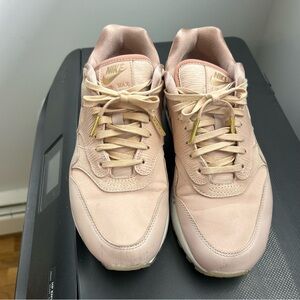 Nike Air Max 1 Women’s Pink Blush Premium Sneakers Gold Detail Size 7.5